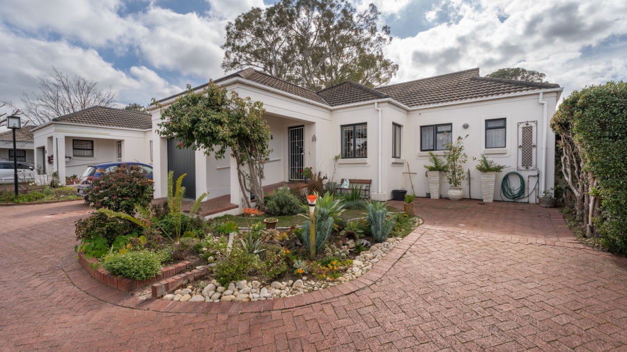 2 Bedroom Property for Sale in Onder Papegaaiberg Western Cape